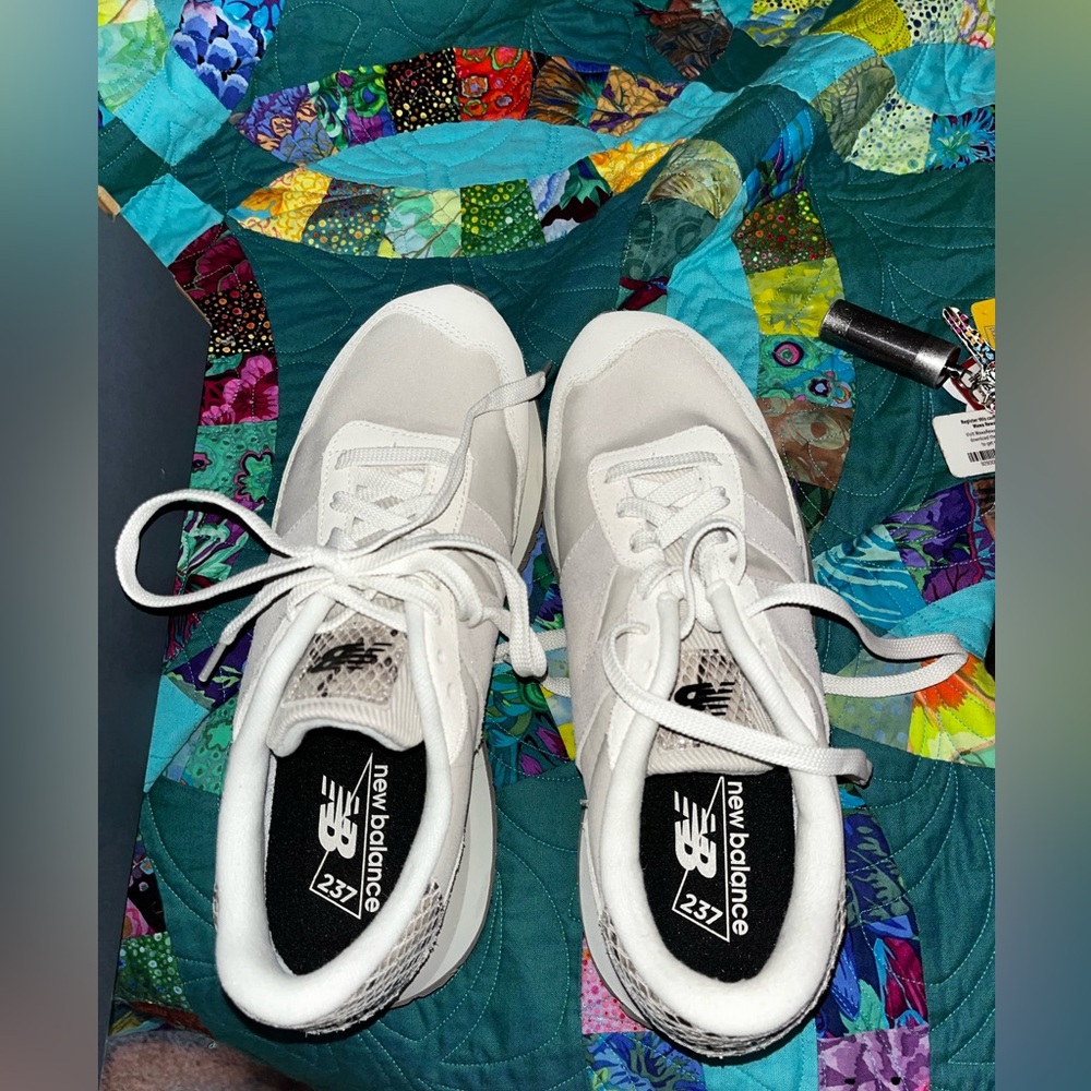 New Balance Women's Cream and Light Gray Sneakers - Picture 5 of 8